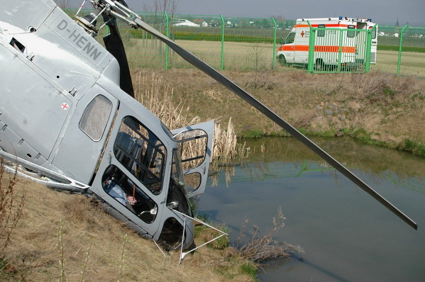 Hubschrauber abgestuerzt in Grafschaft P11.JPG